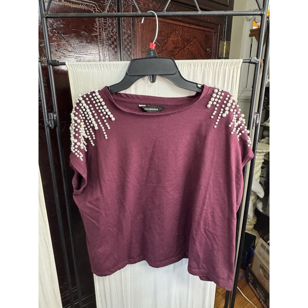 Calligraphie Women's Large Burgundy Pearl Embellished Shoulder Short Sleeve Top - Picture 2 of 5